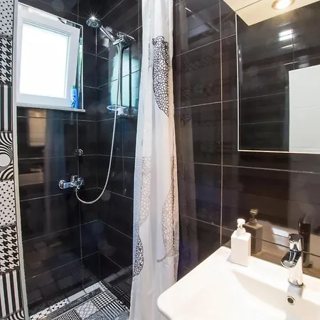 Cozy In Old Town - With Parking Apartment *