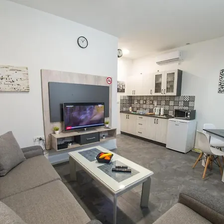 Cozy In Old Town - With Parking *