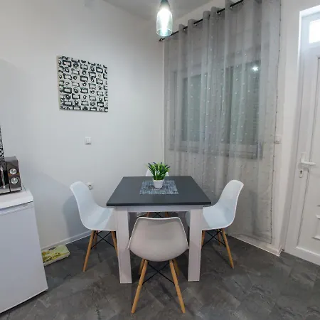 Cozy In Old Town - With Parking