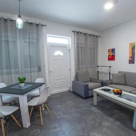 Apartment Cozy In Old Town - With Parking *